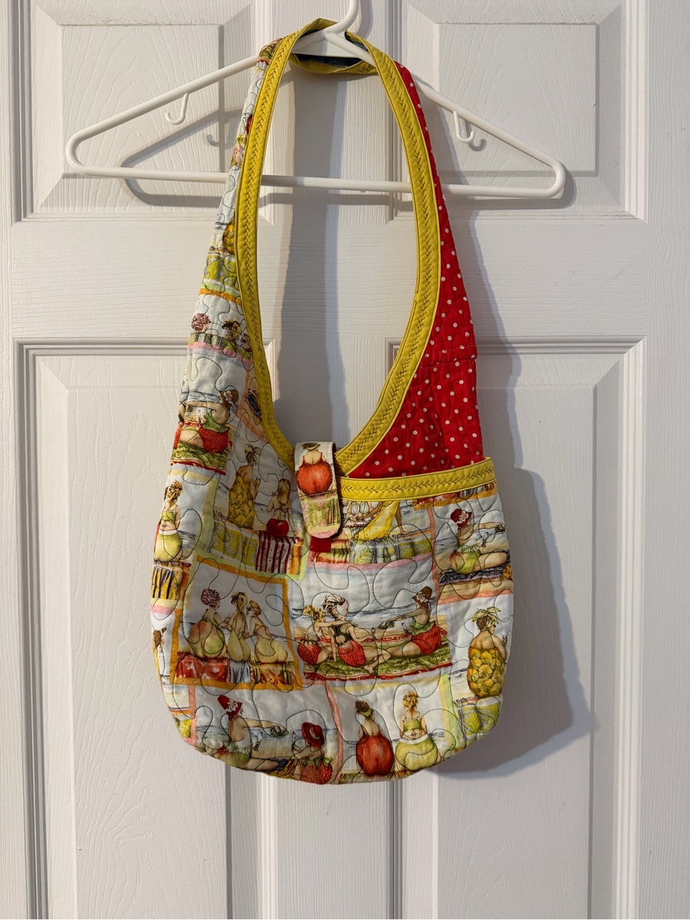 VTG Quilted Fabric Cross Body Hand Bag Featuring Vintage Beach Themes